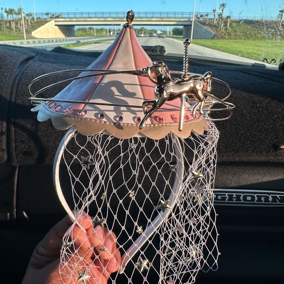 🎠DISNEY KING ARTHUR CARROUSEL CROWN - Picture 2 of 8